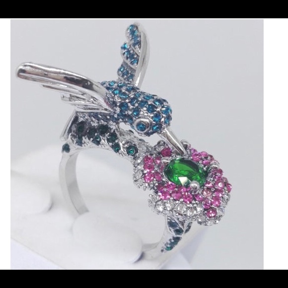 Jewelry - Pretty hummingbird crystal ring in antique silver